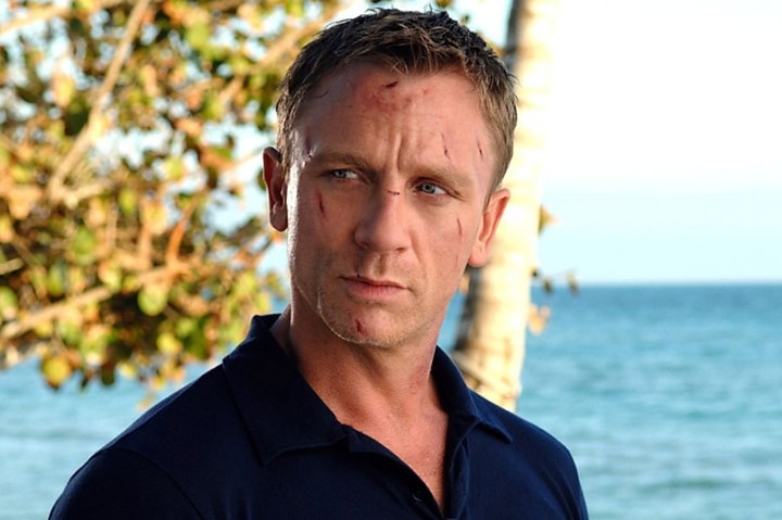 Bond wearing a navy Sunspel Riviera Polo